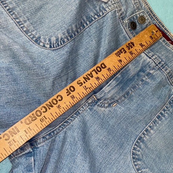 GLORIA VANDERBILT denim blue peddle pushers cargo style snap pockets size 12 - Picture 10 of 15